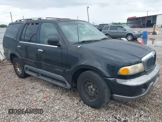 1998 Lincoln Navigator z VIN 5LMRU27L3WLJ11021, wystawiony jako IAAI lot #42238892 z przebiegiem 159 531 mil mil oraz . Historia ofert i sprzedaży dostępna na DreamBid. Obrazek 1.