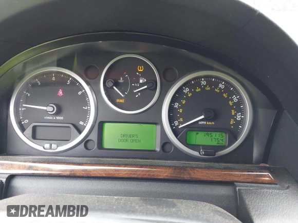 2007 Land Rover LR3 HSE with VIN SALAG25427A420556, listed as a IAAI auction lot 42383545 with 195,115 mi miles and . Bid and sale history available at DreamBid. Image 7.