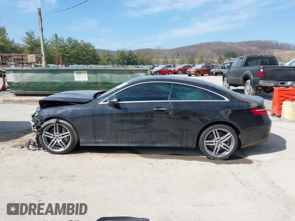 2018 Mercedes-Benz E 400 z VIN WDD1J6GBXJF013855, wystawiony jako IAAI lot #41776146 z przebiegiem 111 021 mil mil oraz . Historia ofert i sprzedaży dostępna na DreamBid. Obrazek 14.