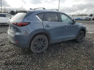 2024 Mazda CX-5 S Carbon Edition z VIN JM3KFBCM4R0392759, wystawiony jako Copart lot #45571245 z przebiegiem 7594 mil mil oraz Szkody całkowita. Historia ofert i sprzedaży dostępna na DreamBid. Obrazek 3.