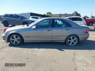 2006 Mercedes-Benz C 230 Sport z VIN WDBRF52H76A867919, wystawiony jako IAAI lot #42745070 z przebiegiem 115 536 mil mil oraz . Historia ofert i sprzedaży dostępna na DreamBid. Obrazek 14.
