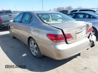 2005 Lexus ES 330 with VIN JTHBA30G155133489, listed as a IAAI auction lot 41892706 with 208,205 mi miles. Bid and sale history available at carsss.com. Image 3.