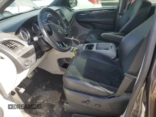 2018 Dodge Grand Caravan SXT z VIN 2C4RDGCG1JR216380, wystawiony jako Copart lot #53644485 z przebiegiem 104 600 mil mil oraz Szkoda całkowita • Salvage title. Historia ofert i sprzedaży dostępna na DreamBid. Obrazek 7.