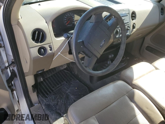 2008 Ford F-150 XL z VIN 1FTRF14W18KE41551, wystawiony jako Copart lot #43798345 z przebiegiem 238 506 mil mil oraz Czysty tytuł • Clean title. Historia ofert i sprzedaży dostępna na DreamBid. Obrazek 8.