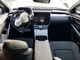 2023 Toyota bZ4X XLE z VIN JTMABACA7PA021943, wystawiony jako Copart lot #74597703 z przebiegiem Nie podano mil oraz . Historia ofert i sprzedaży dostępna na DreamBid. Obrazek 8.