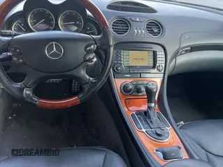 2005 Mercedes-Benz SL 500 z VIN WDBSK75F35F093334, wystawiony jako Copart lot #59240565 z przebiegiem 122 760 mil mil oraz Czysty tytuł • Clean title. Historia ofert i sprzedaży dostępna na DreamBid. Obrazek 9.