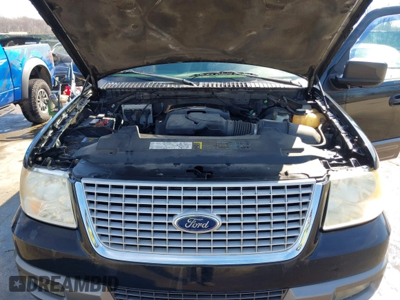 2004 Ford Expedition Special Service with VIN 1FMPU16L44LA17586, listed as a IAAI auction lot 41619534 with 140,299 mi miles. Bid and sale history available at carsss.com. Image 10.