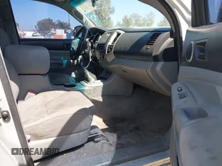 2005 Toyota Tacoma PreRunner z VIN 5TETU62N55Z011175, wystawiony jako IAAI lot #42283171 z przebiegiem 157 562 mil mil oraz . Historia ofert i sprzedaży dostępna na DreamBid. Obrazek 5.
