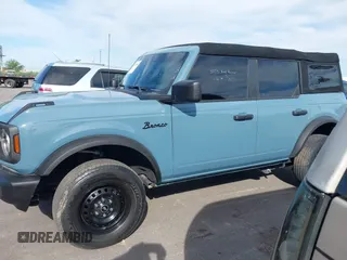 2023 Ford Bronco z VIN 1FMDE5BH2PLA98570, wystawiony jako IAAI lot #42322165 z przebiegiem 10 266 mil mil oraz . Historia ofert i sprzedaży dostępna na DreamBid. Obrazek 14.