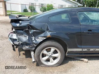 2007 Ford Mustang GT Deluxe with VIN 1ZVFT82H275230619, listed as a IAAI auction lot 42478109 with 129,201 mi miles and . Bid and sale history available at DreamBid. Image 18.
