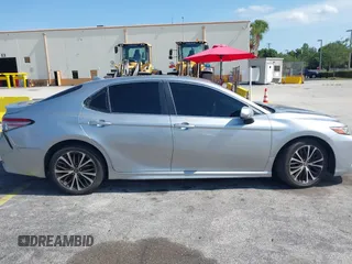2019 Toyota Camry LE z VIN 4T1B11HK6KU741715, wystawiony jako IAAI lot #42392445 z przebiegiem 138 201 mil mil oraz . Historia ofert i sprzedaży dostępna na DreamBid. Obrazek 13.