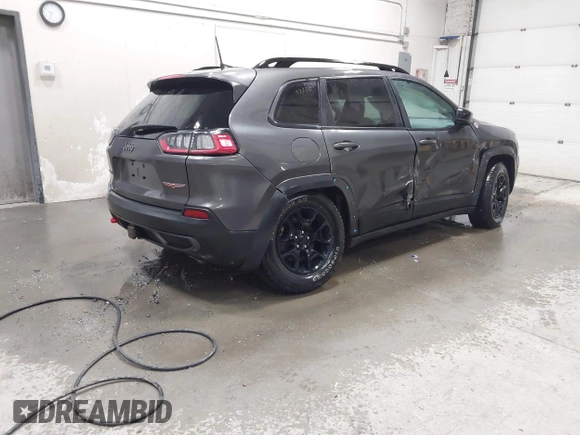 2022 Jeep Cherokee Trailhawk z VIN 1C4PJMBX9ND514703, wystawiony jako IAAI lot #41761037 z przebiegiem 38 499 mil mil oraz . Historia ofert i sprzedaży dostępna na DreamBid. Obrazek 4.