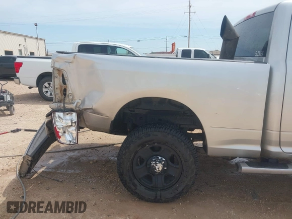 2015 Ram 2500 Tradesman с VIN 3C6UR5CL6FG513999, выставлен на аукционе IAAI как лот 42259171 с пробегом 265 657 миль миль и . История ставок и продаж доступна на DreamBid. Изображение 17.