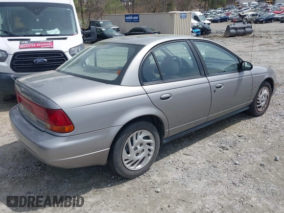 1999 Saturn SL z VIN 1G8ZK5275XZ165082, wystawiony jako IAAI lot #41939970 z przebiegiem 102 694 mil mil oraz . Historia ofert i sprzedaży dostępna na DreamBid. Obrazek 4.