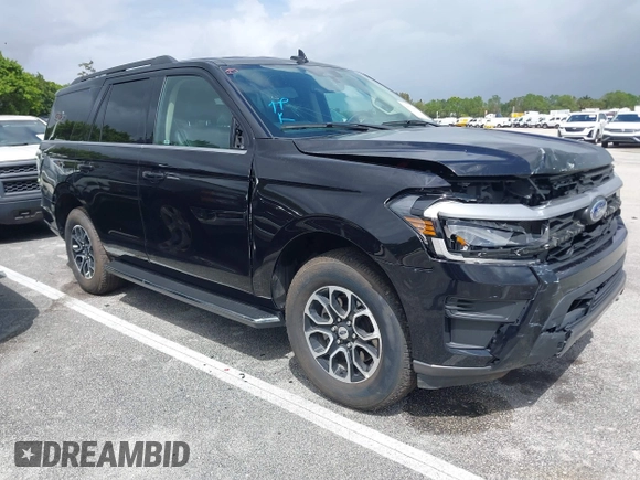 2022 Ford Expedition XLT with VIN 1FMJU1JT9NEA67323, listed as a IAAI auction lot 41716855 with 34,513 mi miles. Bid and sale history available at carsss.com. Image 1.