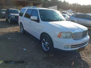 2005 Lincoln Navigator Luxury with VIN 5LMFU28575LJ14098, listed as a IAAI auction lot 41385570 with 244,580 mi miles. Bid and sale history available at carsss.com. Image 1.