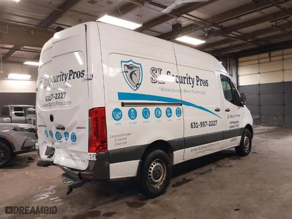 2019 Mercedes-Benz Sprinter Cargo Van with VIN WD3PF0CD2KT005286, listed as a IAAI auction lot 41667266 with 153,801 mi miles. Bid and sale history available at carsss.com. Image 4.