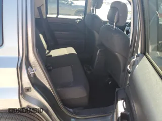 2011 Jeep Patriot Latitude z VIN 1J4NF1GB2BD229920, wystawiony jako Copart lot #57548445 z przebiegiem 188 712 mil mil oraz Szkoda całkowita • Salvage title. Historia ofert i sprzedaży dostępna na DreamBid. Obrazek 10.