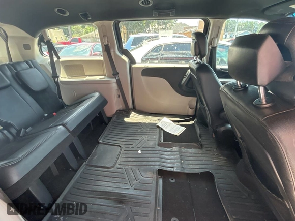 2014 Dodge Grand Caravan SXT with VIN 2C4RDGCG1ER308403, listed as a Copart auction lot 56712885 with 131,847 mi miles and Clean Title. Bid and sale history available at DreamBid. Image 6.