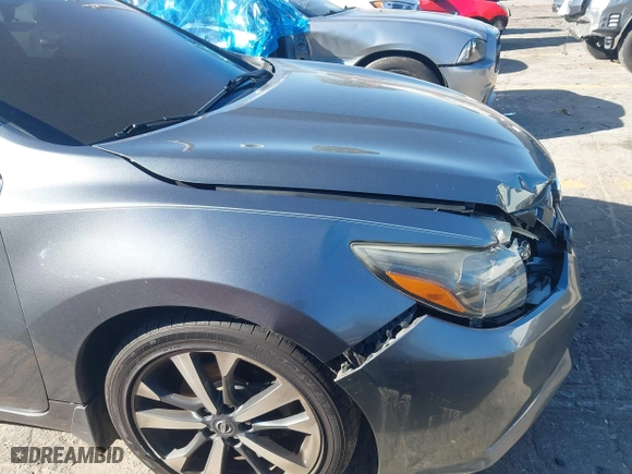 2016 Nissan Altima 2.5 SL with VIN 1N4AL3AP3GC272503, listed as a IAAI auction lot 41288367 with 132,269 mi miles. Bid and sale history available at carsss.com. Image 6.