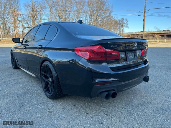 2018 BMW 5 Series M550i xDrive with VIN WBAJB9C55JB035226, listed as a Copart auction lot 53830955 with 156,183 mi miles and Clean Title. Bid and sale history available at carsss.com. Image 3.