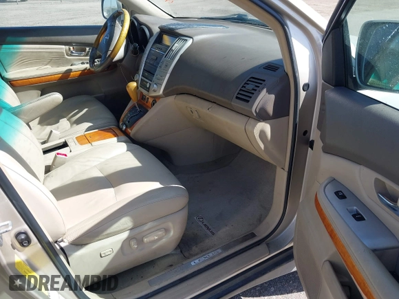 2008 Lexus RX with VIN 2T2HK31U38C057662, listed as a IAAI auction lot 41977657 with 178,847 mi miles. Bid and sale history available at carsss.com. Image 5.