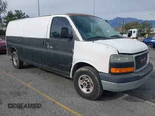 2006 GMC Savana Cargo Van Y3H Paratransit with VIN 1GTHG39U061213703, listed as a IAAI auction lot 40958038 with 233,889 mi miles. Bid and sale history available at carsss.com. Image 1.