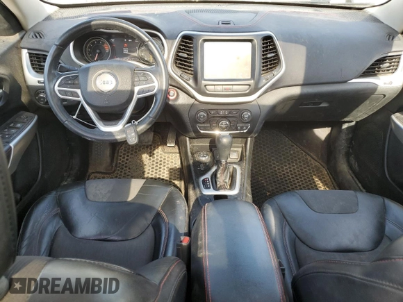 2017 Jeep Cherokee Trailhawk z VIN 1C4PJMBSXHW616640, wystawiony jako Copart lot #56380655 z przebiegiem 139 515 mil mil oraz Szkoda całkowita • Salvage title. Historia ofert i sprzedaży dostępna na DreamBid. Obrazek 8.