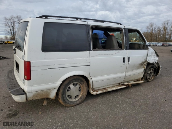 2000 Chevrolet Astro Passenger with VIN 1GNDM19W4YB137744, listed as a Copart auction lot 86167274 with 0 mi miles and Salvage Title. Bid and sale history available at carsss.com. Image 3.