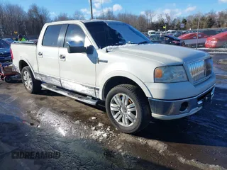 2006 Lincoln Mark LT with VIN 5LTPW18536FJ23443, listed as a IAAI auction lot 41544114 with 231,392 mi miles. Bid and sale history available at carsss.com. Image 1.