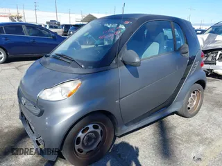 2013 Smart fortwo Pure с VIN WMEEJ3BA1DK647416, выставлен на аукционе IAAI как лот 41676693 с пробегом 102 772 миль миль и . История ставок и продаж доступна на DreamBid. Изображение 2.