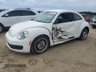 2013 Volkswagen Beetle 2.5L w/Sun with VIN 3VWJP7AT8DM607703, listed as a Copart auction lot 61484185 with 82,114 mi miles and Salvage title. Bid and sale history available at DreamBid. Image 1.