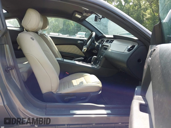 2014 Ford Mustang V6 с VIN 1ZVBP8AM5E5288545, выставлен на аукционе IAAI как лот 42494613 с пробегом 80 897 миль миль и . История ставок и продаж доступна на DreamBid. Изображение 5.
