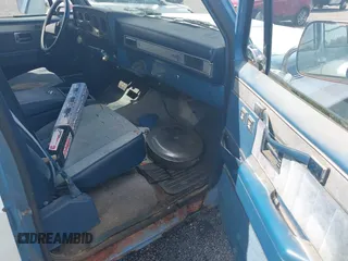 1987 GMC Suburban z VIN 1GKGR26NXHF533845, wystawiony jako IAAI lot #41845360 z przebiegiem 63 903 mil mil oraz . Historia ofert i sprzedaży dostępna na DreamBid. Obrazek 5.