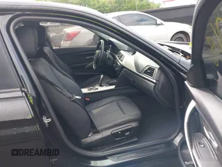 2013 BMW 3 Series 320i xDrive с VIN WBA3C3C55DF982704, выставлен на аукционе IAAI как лот 42129268 с пробегом 112 318 миль миль и . История ставок и продаж доступна на DreamBid. Изображение 5.