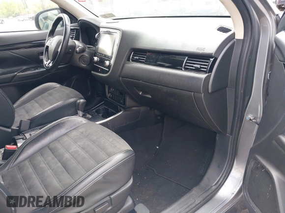 2020 Mitsubishi Outlander SE z VIN JA4AD3A37LZ044719, wystawiony jako IAAI lot #39303659 z przebiegiem 86 662 mil mil oraz . Historia ofert i sprzedaży dostępna na DreamBid. Obrazek 5.