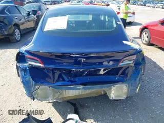 2018 Tesla Model 3 Long Range Battery z VIN 5YJ3E1EB0JF064945, wystawiony jako IAAI lot #42198286 z przebiegiem 35 112 mil mil oraz . Historia ofert i sprzedaży dostępna na DreamBid. Obrazek 6.