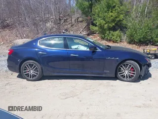 2019 Maserati Ghibli S Q4 GranLusso z VIN ZAM57YTLXK1338200, wystawiony jako IAAI lot #41875692 z przebiegiem 31 254 mil mil oraz . Historia ofert i sprzedaży dostępna na DreamBid. Obrazek 14.