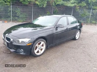 2013 BMW 3 Series 328i xDrive z VIN WBA3B5C58DF598267, wystawiony jako IAAI lot #42368885 z przebiegiem 147 029 mil mil oraz . Historia ofert i sprzedaży dostępna na DreamBid. Obrazek 2.
