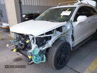 2020 Cadillac XT4 AWD Premium Luxury z VIN 1GYFZDR45LF064043, wystawiony jako IAAI lot #42129079 z przebiegiem 33 717 mil mil oraz . Historia ofert i sprzedaży dostępna na DreamBid. Obrazek 6.