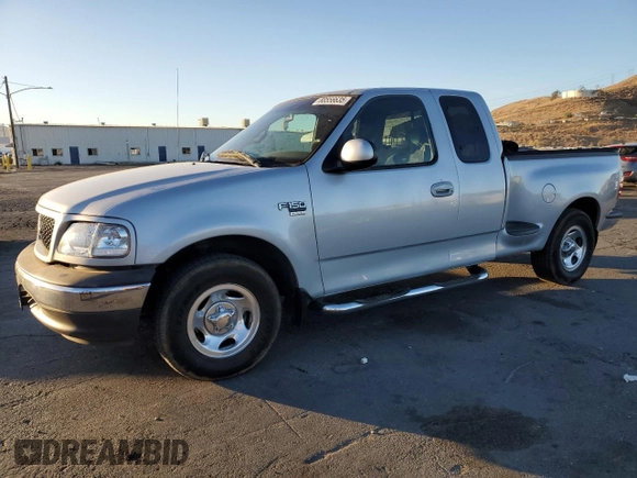 2001 Ford F-150 XL with VIN 2FTRX07L51CA91232, listed as a Copart auction lot 88556635 with 268,582 mi miles and Salvage Title. Bid and sale history available at carsss.com. Image 1.