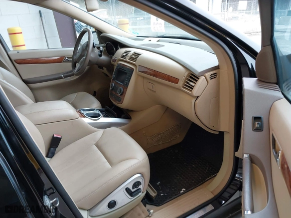 2009 Mercedes-Benz R-Class 3.0L BlueTEC with VIN 4JGCB25EX9A095757, listed as a IAAI auction lot 41831218 with 124,689 mi miles. Bid and sale history available at carsss.com. Image 5.