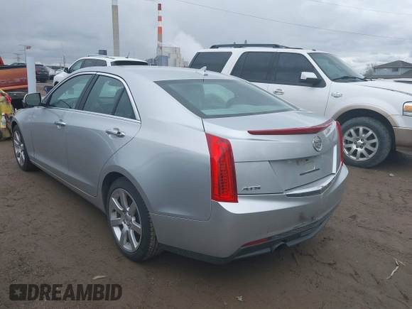 2014 Cadillac ATS Standard RWD z VIN 1G6AA5RA1E0177452, wystawiony jako IAAI lot #39138915 z przebiegiem 134 473 mil mil oraz . Historia ofert i sprzedaży dostępna na DreamBid. Obrazek 3.