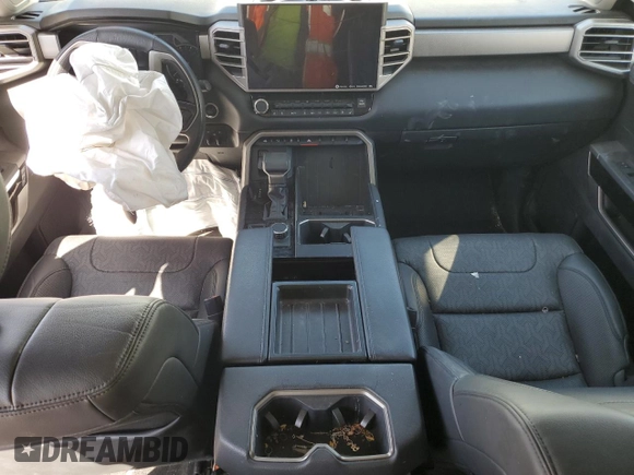 2022 Toyota Tundra Limited z VIN 5TFJA5DB9NX018019, wystawiony jako Copart lot #52607235 z przebiegiem 31 692 mil mil oraz Szkoda całkowita • Salvage title. Historia ofert i sprzedaży dostępna na DreamBid. Obrazek 8.