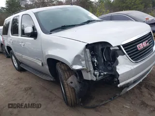 2010 GMC Yukon z VIN 1GKMCAE35AR186816, wystawiony jako IAAI lot #41467002 z przebiegiem 185 182 mil mil oraz . Historia ofert i sprzedaży dostępna na DreamBid. Obrazek 1.