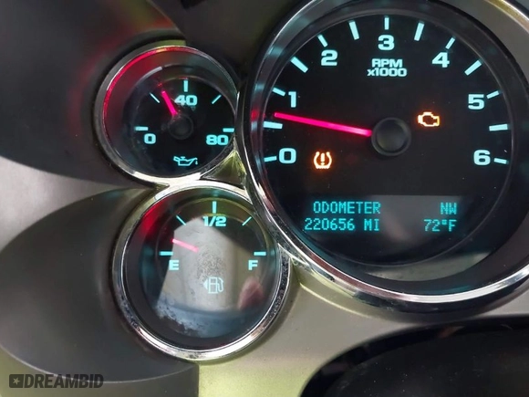 2010 Chevrolet Silverado 1500 LT with VIN 3GCRKSE31AG258718, listed as a IAAI auction lot 42061306 with 220,656 mi miles. Bid and sale history available at carsss.com. Image 15.