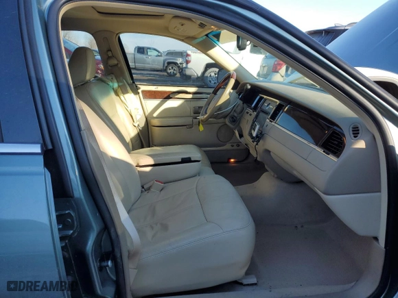2006 Lincoln Town Car Signature Limited with VIN 1LNHM82VX6Y616177, listed as a Copart auction lot 44351915 with 92,583 mi miles and Clean Title. Bid and sale history available at carsss.com. Image 7.