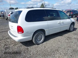 2000 Chrysler Town & Country LXi with VIN 1C4GP54L3YB585152, listed as a IAAI auction lot 41916732 with 190,915 mi miles. Bid and sale history available at carsss.com. Image 4.