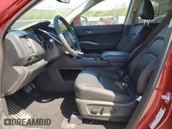 2023 Nissan Pathfinder SL z VIN 5N1DR3CD7PC234678, wystawiony jako Copart lot #52086595 z przebiegiem 50 827 mil mil oraz Tytuł czysty. Historia ofert i sprzedaży dostępna na DreamBid. Obrazek 7.