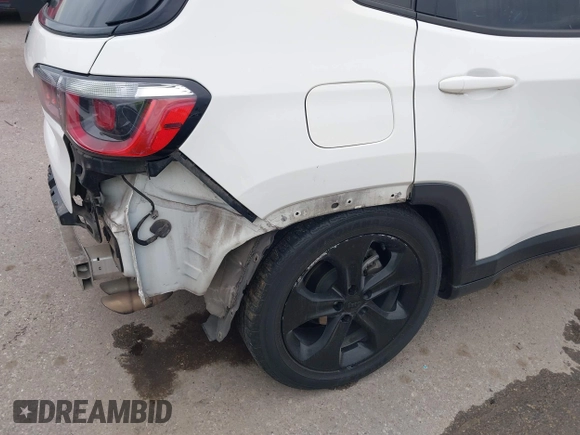 2020 Jeep Compass Latitude z VIN 3C4NJCBB3LT211543, wystawiony jako IAAI lot #42130702 z przebiegiem 70 227 mil mil oraz . Historia ofert i sprzedaży dostępna na DreamBid. Obrazek 6.